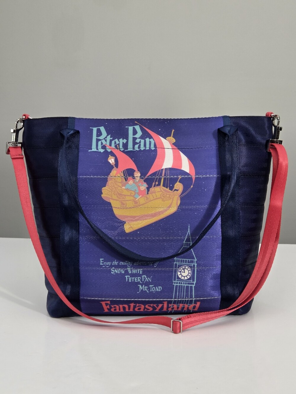 EXCELLENT HARVEYS SEATBELT DISNEYLAND 60TH PETER PAN FANTASYLAND TOTE BAG 2015